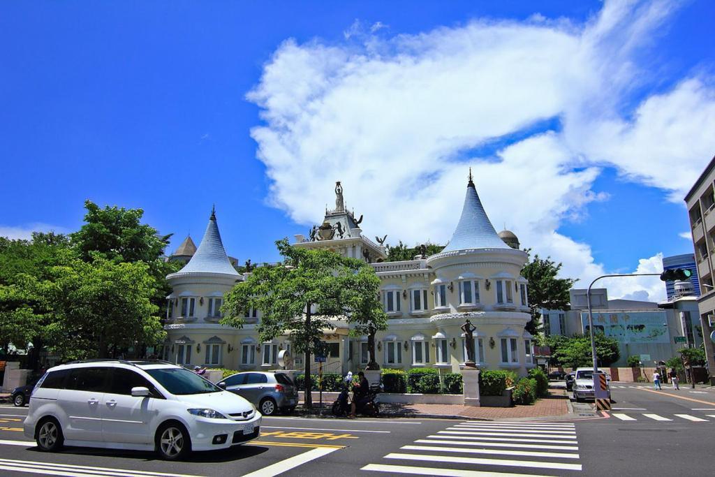 Front Yard Villa Тайнань Экстерьер фото